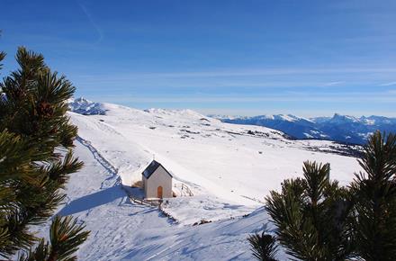 The Totenkirchl church in winter